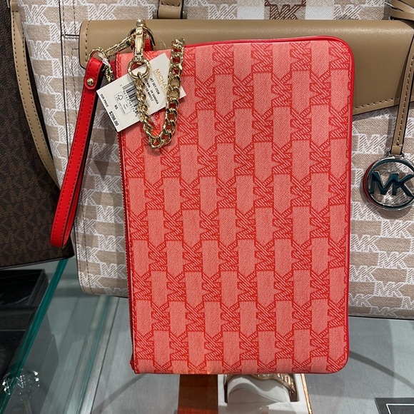 MICHAEL KORS JET SET ITEM LG 2 in 1 CARD CASE & WRISTLET
Dark Sangria
NWT - Picture 11 of 16